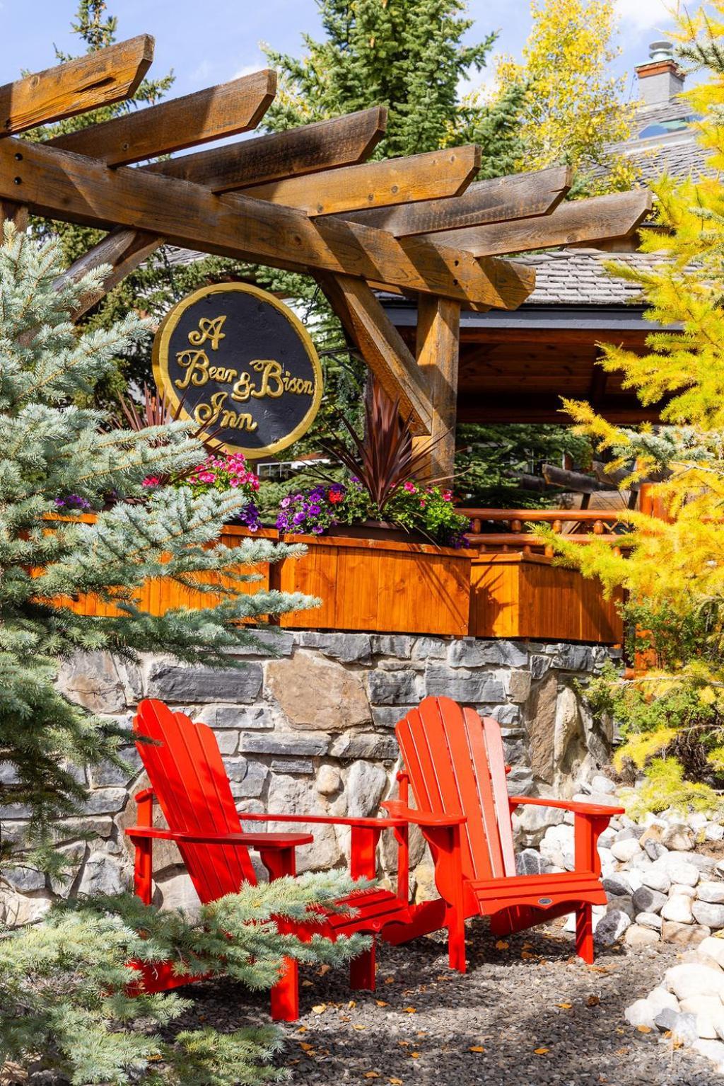 A Bear And Bison Country Inn Canmore Exterior foto