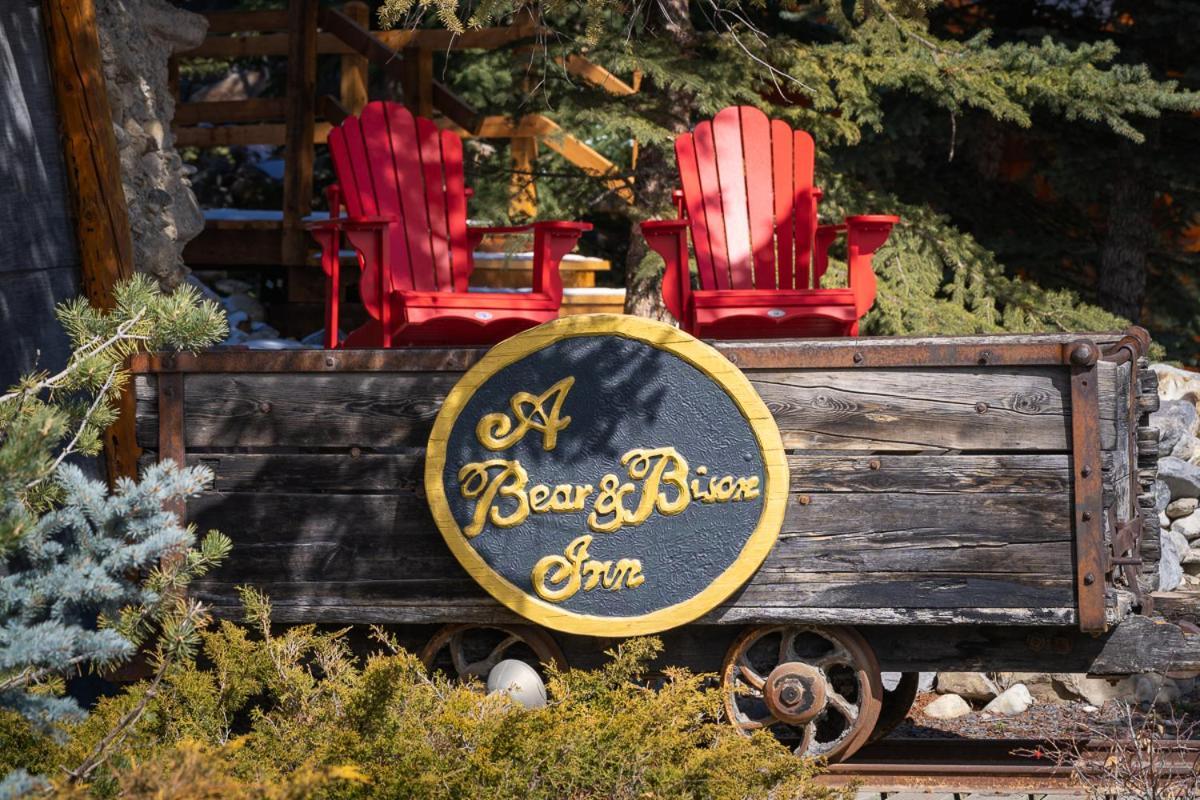 A Bear And Bison Country Inn Canmore Exterior foto